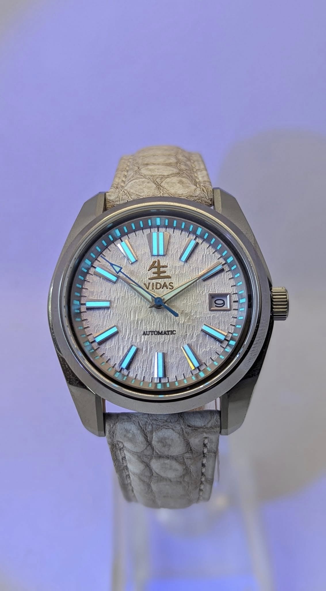 VIDAS custom blue-dial watch with 1-of-1 design and leather strap